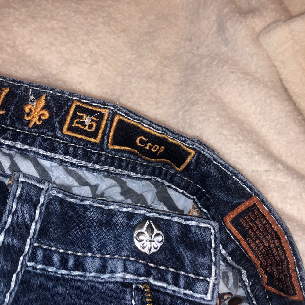 Woman’s Rock Revival Cropped Jeans